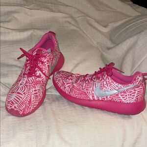 Reduced ⭐️⭐️Nike Pink and White Sneakers❤️SALE